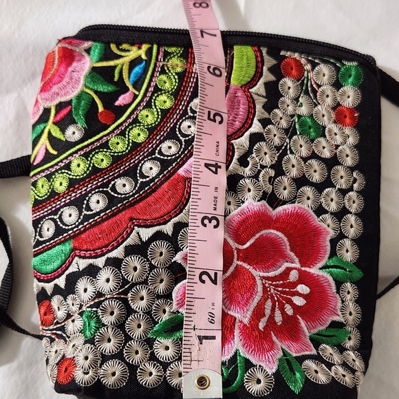 Women's Detail Floral Embroidered Black Small Crossbody Shoulder Bag Lightweight - Picture 14 of 16